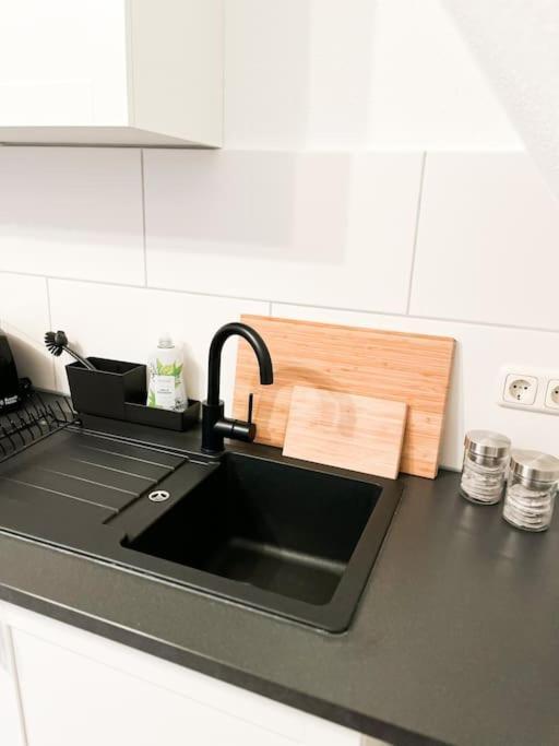 Modernes Apartment Mit Balkon Free Parking Netflix Celle Esterno foto
