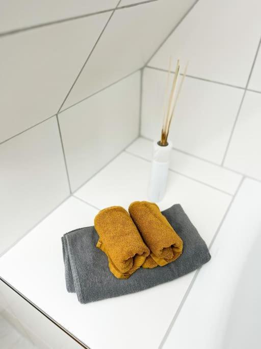 Modernes Apartment Mit Balkon Free Parking Netflix Celle Esterno foto