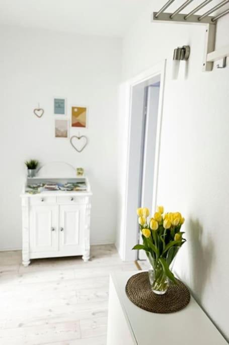 Modernes Apartment Mit Balkon Free Parking Netflix Celle Esterno foto