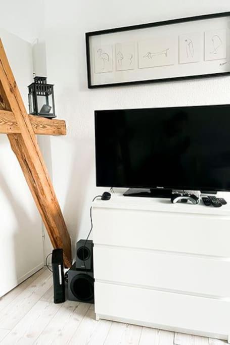 Modernes Apartment Mit Balkon Free Parking Netflix Celle Esterno foto