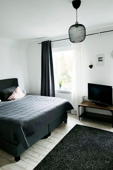 Modernes Apartment Mit Balkon Free Parking Netflix Celle Esterno foto