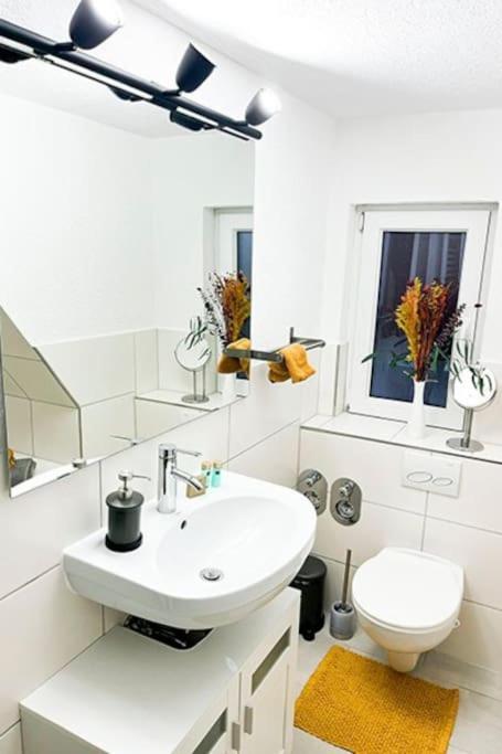 Modernes Apartment Mit Balkon Free Parking Netflix Celle Esterno foto